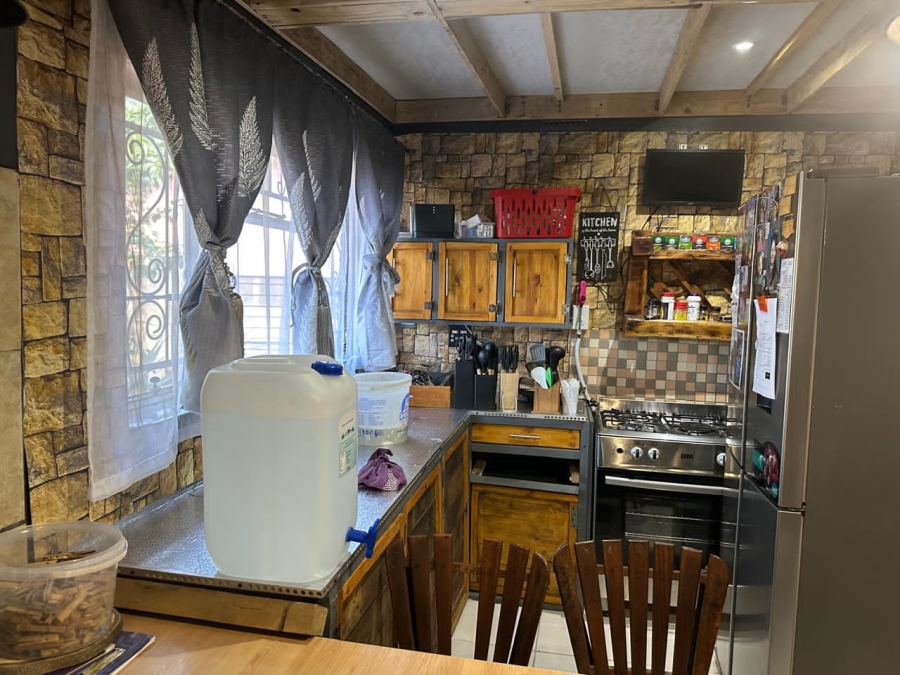 8 Bedroom Property for Sale in Oos Einde North West